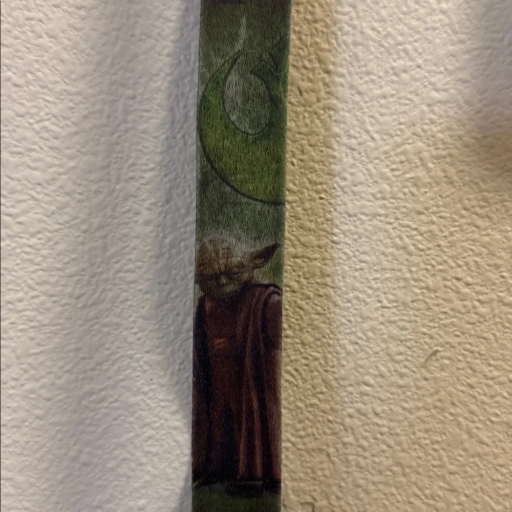 Vintage Star Wars Yoda lanyard. Great used condition. Squeeze clip separator.